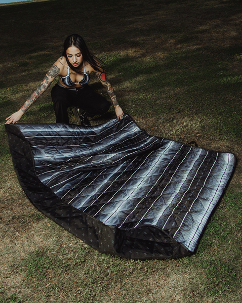 BLACK SERAPE ADVENTURE BLANKET